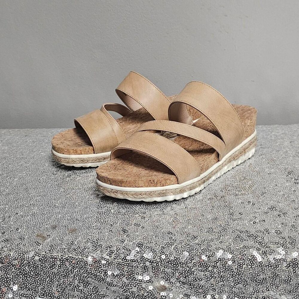 No-brand Women's White and Tan Sandals